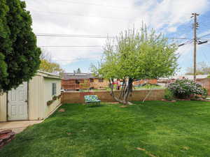 Photo 9 of 123  LYNNWOOD DR