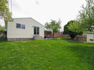 Photo 7 of 123  LYNNWOOD DR