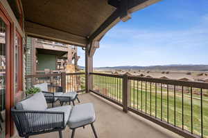 Balcony featuring a mountain view