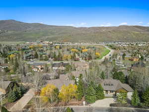 Bird's eye view featuring a residential view and a mountain view