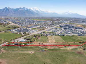 Bird's eye view with a mountain view