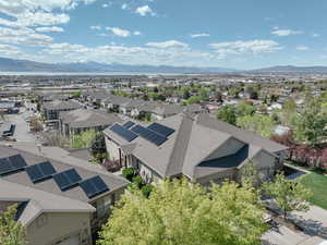 Bird's eye view featuring a residential view and a mountain view