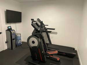 Exercise area featuring baseboards