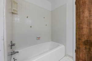 Main Bathtub & Shower