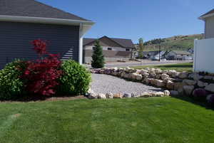 View of yard with a mountain view and a residential view