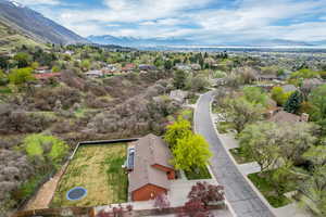 Bird's eye view with a residential view and a mountain view