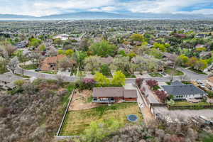Bird's eye view with a residential view and a mountain view