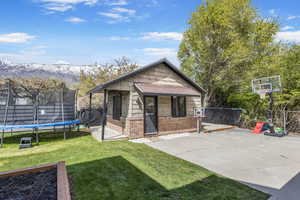 Detached office space