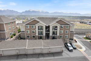 Drone / aerial view featuring a mountain view