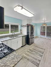 Photo 4 of 886 E HILLCREST DR