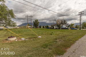 View of yard featuring a mountain view