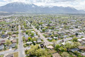 Aerial view with a mountain view