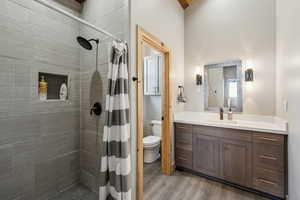 bathroom connected to bedroom 2