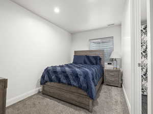 Bedroom with baseboards, visible vents, carpet flooring, and recessed lighting
