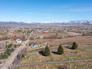 Birds eye view of property featuring a mountain view