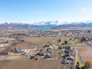 Aerial view with a mountain view