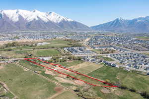Aerial view with a mountain view