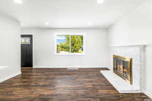 Photo 4 of 2872 E LOUISE AVE