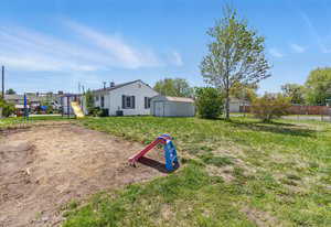 View of home's community
