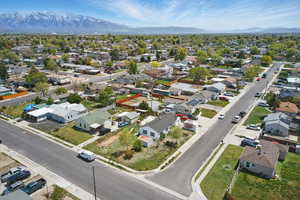 Bird's eye view with a residential view and a mountain view