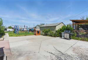 View of patio / terrace with area for grilling