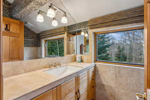 Primary Suite Bathroom