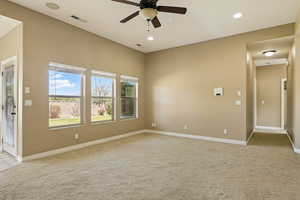 Unfurnished room featuring ceiling fan, visible vents, baseboards, light carpet, and recessed lighting