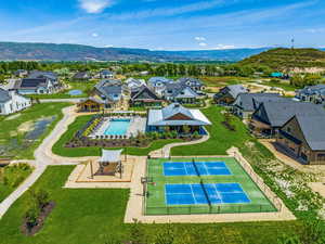 Bird's eye view featuring a residential view and a mountain view