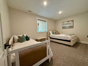 Carpeted bedroom recessed lighting