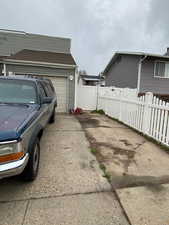 Driveway with parking for 3
