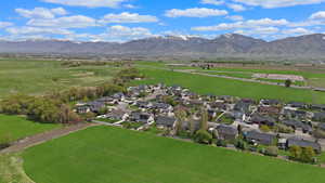 Bird's eye view with a residential view and a mountain view