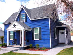Red door is 1-bed unit - White door is 3 bed unit.
