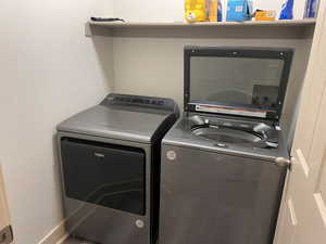 Washroom with independent washer and dryer