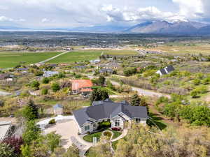 Bird's eye view with a mountain view