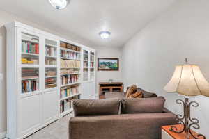 Sitting room featuring light tile patterned flooring