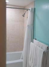 Full bath with shower / bathtub combination with curtain
