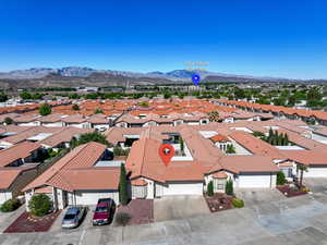Bird's eye view with a residential view and a mountain view