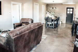Photo 10 of 17  TANGREN CIR