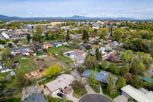 Bird's eye view featuring a residential view and a mountain view
