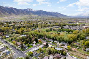 Bird's eye view featuring a mountain view and a residential view