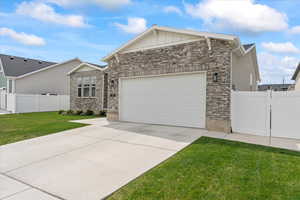 Photo 2 of 3893 W HOLBROOK WAY