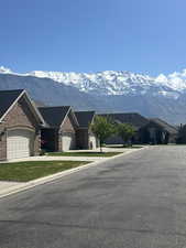 Crystal Cove street and mountain view