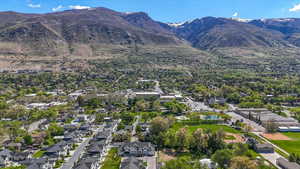 Bird's eye view featuring a residential view and a mountain view
