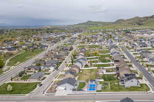 Aerial view featuring a residential view and a mountain view