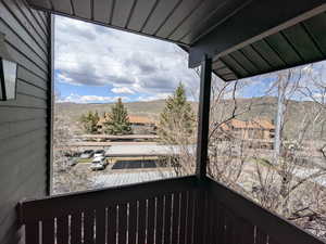 Balcony featuring a mountain view