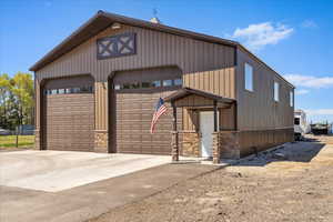 Front view of 40x60 shop