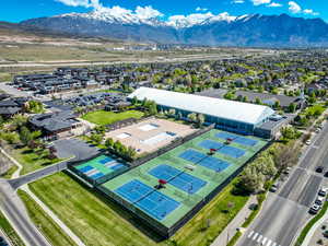 Bird's eye view with a mountain view