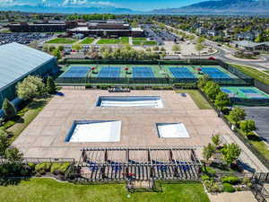 Birds eye view of property featuring a mountain view