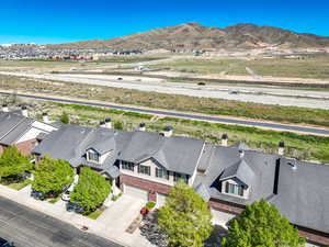 Birds eye view of property featuring a residential view and a mountain view