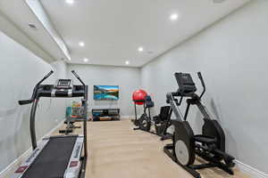 Workout room with baseboards, carpet flooring, recessed lighting, and visible vents